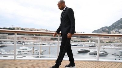 Thierry Henry combina americana y chándal y el resultado nos deja perplejos