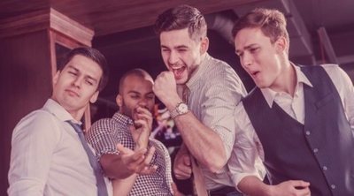 Guía para vestir bien en cada ocasión: de bares, en un concierto, en un restaurante...