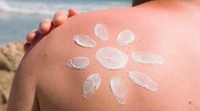 After sun: qué es, para qué sirve y en qué se diferencia de la crema hidratante