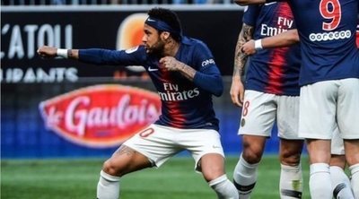 La cinta de pelo de Neymar: ¿look atrevido o excusa para ganar más dinero?