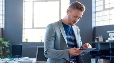 ¿Cómo vestir en un trabajo de oficina? Consejos para hombres
