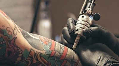 Mitos y leyendas urbanas sobre los tatuajes que todavía no hemos superado