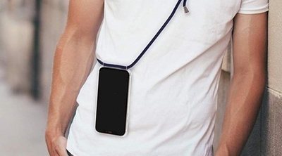 Llevar la funda del móvil colgada al cuello está de moda: cómo surge y dónde comprarlas