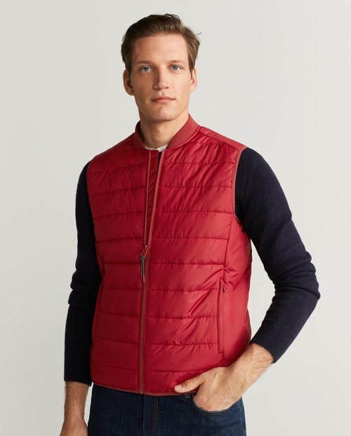 Podemos comprar un chaleco parecido al de Marty McFLy en varios sitios.