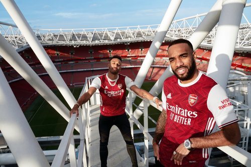 Primera equipación del Arsenal para la temporada 20/21.