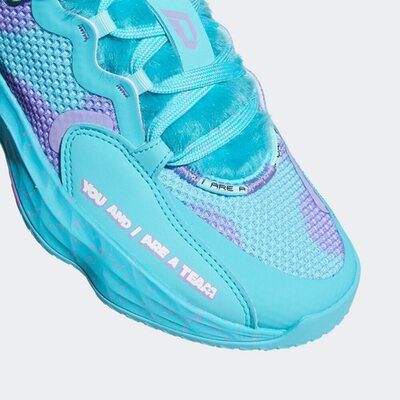 Las adidas Dame 7 EXTPLY de Sulk repiten la frase 'You and I are a team'